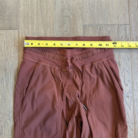 EUC Lululemon Dance Studio Crop *25" Red Dust Size 2 - Picture 10 of 13